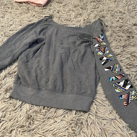 Lot of 9 VS Pink tops, sweatshirts, and fleeces - Picture 5 of 13